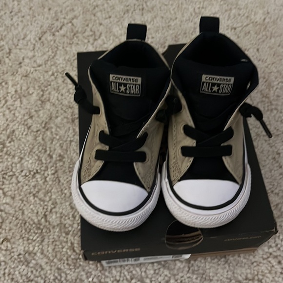 Toddler converse tan high tops - Picture 3 of 4
